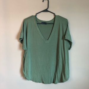Gap V-neck Short Sleeve Shirt.